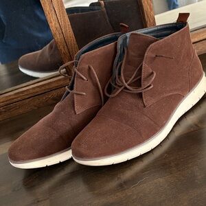 Julian & Mark Men's Brown Suede Chukka Boots